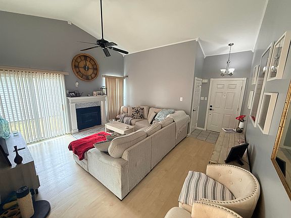 4th image of 804 Eagle Point Pl