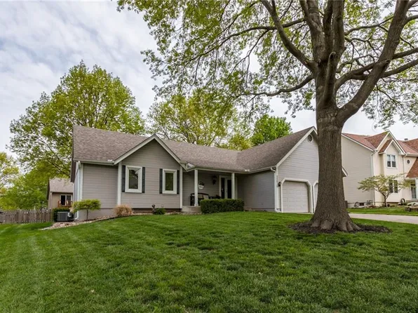 22616 W 53rd Pl, Shawnee, KS 66226