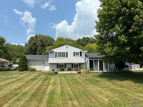3rd image of 6366 Walker Dr