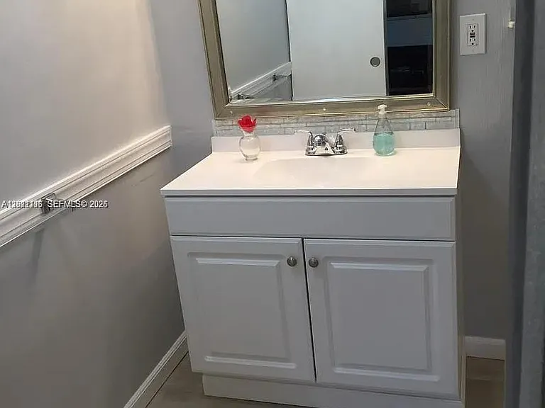 2148 NE 182nd St — Photo 7