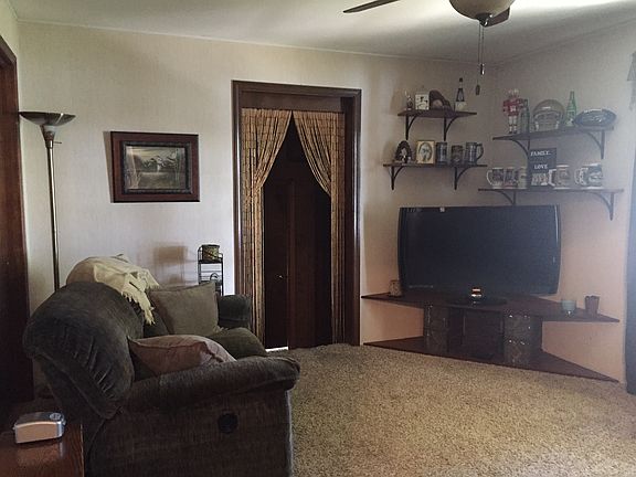3rd image of 484 Oakdale Dr