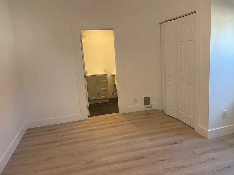 810 44th St #810 — Photo 8