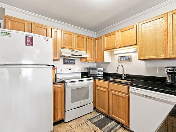 5th image of 4800 N Ocean Blvd. #C-1