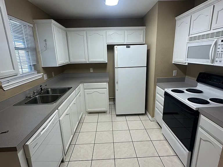 1136 Westheimer Rd — Photo 6
