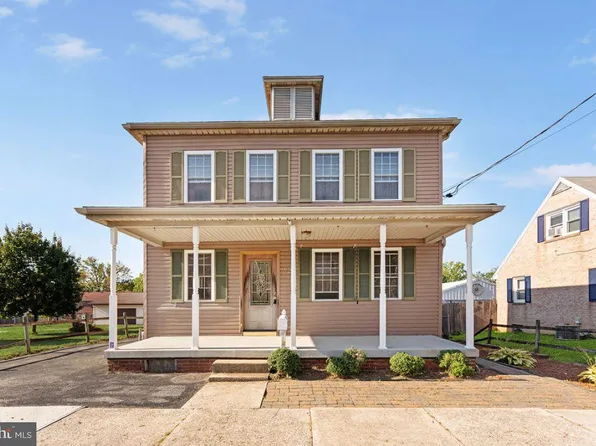 327 W Elm Ave, Hanover, PA 17331