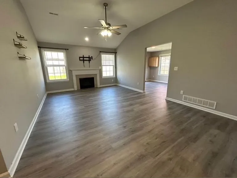 707 Stillwater Dr — Photo 2