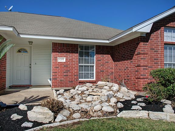 3rd image of 1205 Remington Ct