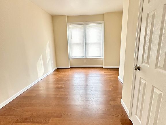 4th image of 447 S 17th St Floor 1
