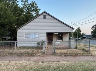 1230 W Modelle Ave, Clinton, OK 73601