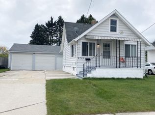 2713 13th St, Two Rivers, WI 54241