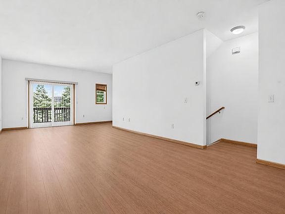 3rd image of 1473 Magnolia Ave E