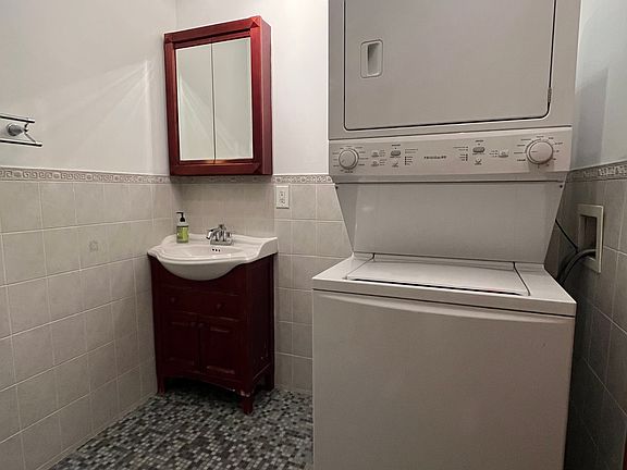 4th image of 312 5th Ave APT 4L