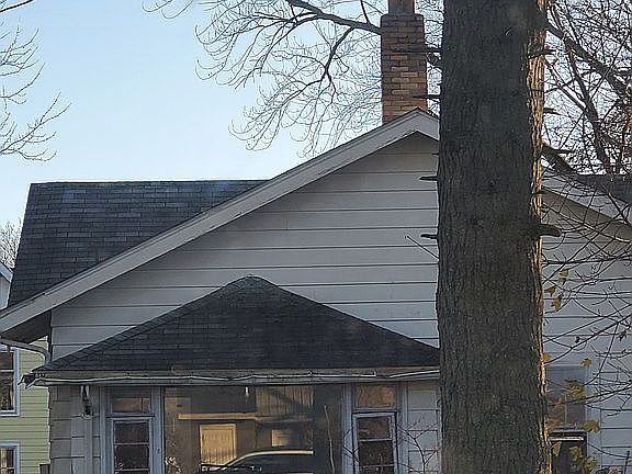 2nd image of 210 E South St