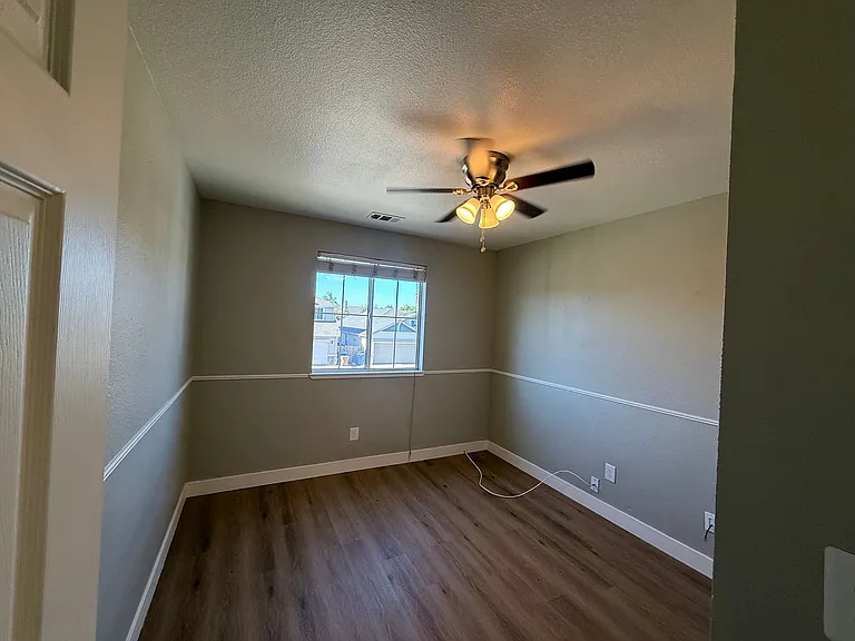 16664 Sheffield St — Photo 23