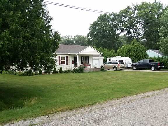 3rd image of 4050 Helen Ave