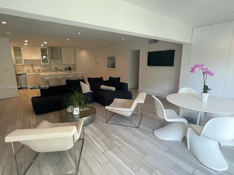 260 Sunrise Dr #H — Photo 10