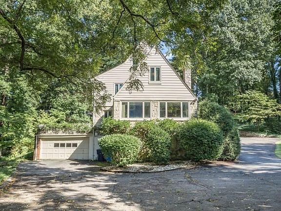 4th image of 1117 Oakwood Dr SW