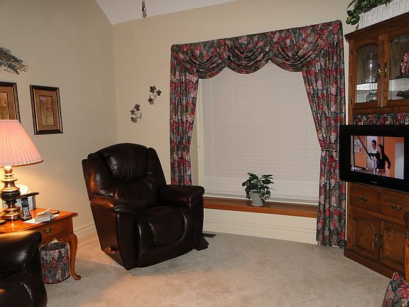 Den/TV Room