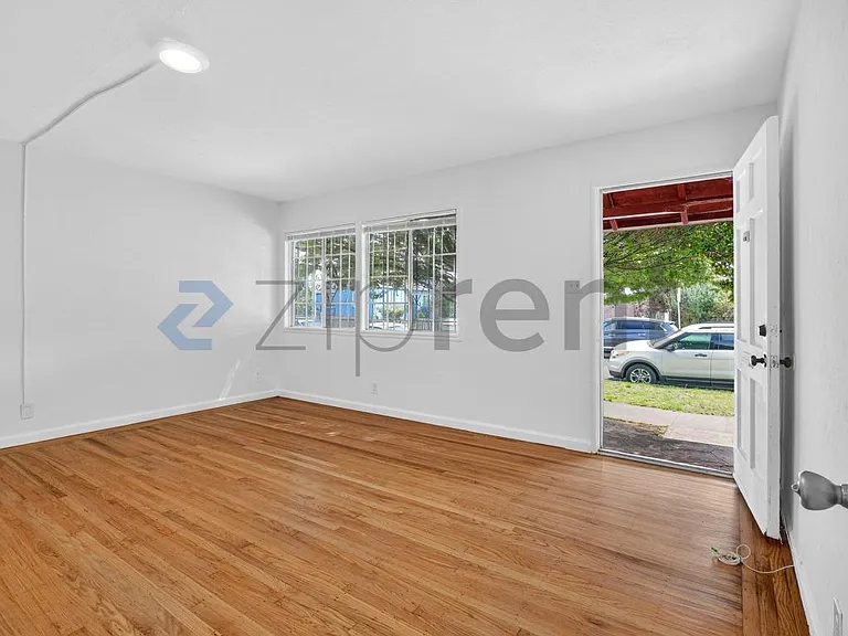 365 S 38th St — Photo 12