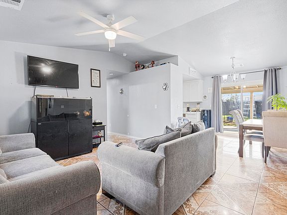4th image of 441 W Glenhaven Court