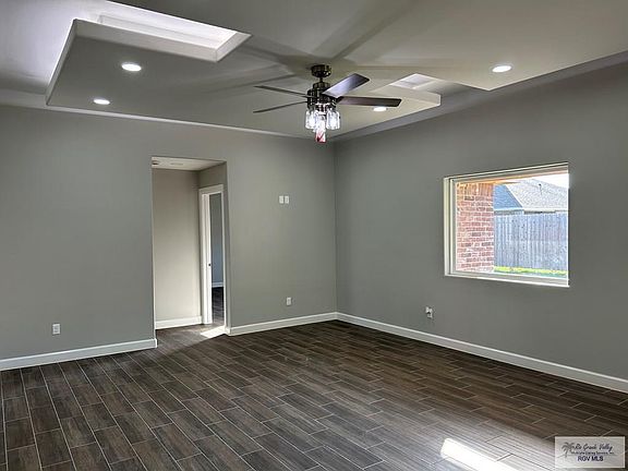 4th image of 111 Poppy St