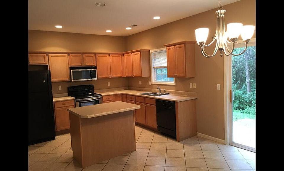 2nd image of 900 Ashley Dr Unit A-b