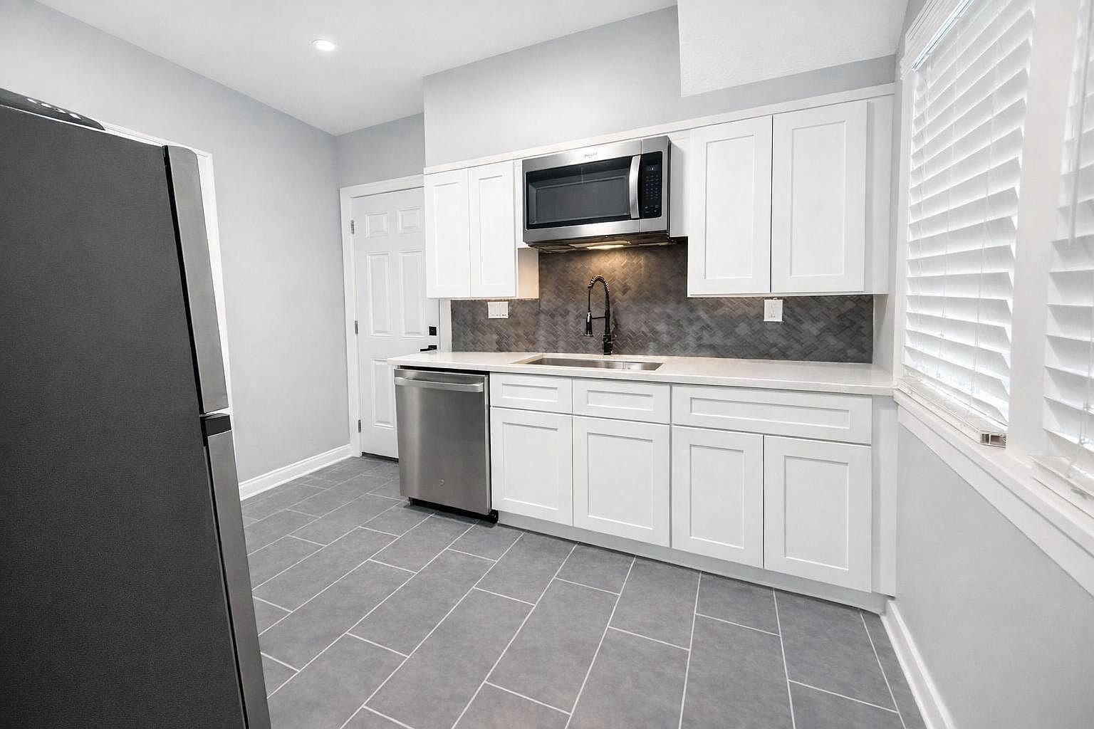 1554 Warren Rd Unit 2, Lakewood, OH 44107 | Zillow