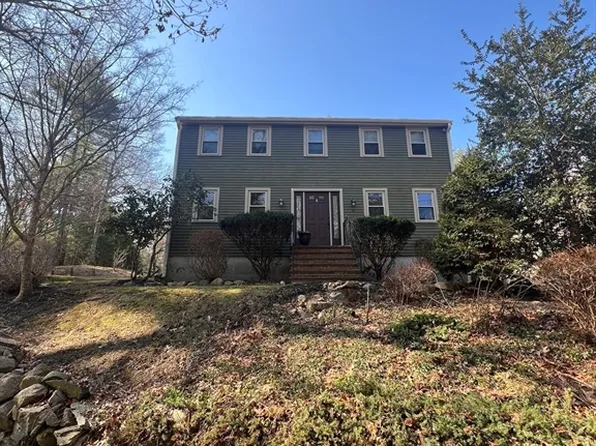 18 Russell Trufant Rd, Carver, MA 02330