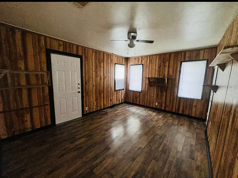 1317 S Main St — Photo 4