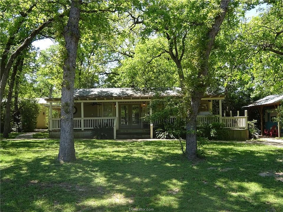 1st image of 704 Green Cove Dr