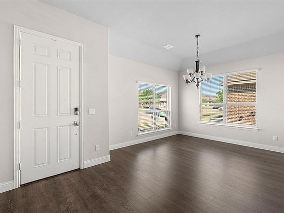 4th image of 214 Garden Grove Dr
