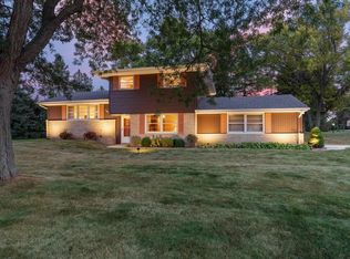 14001 W Sun Valley Dr, New Berlin, WI 53151