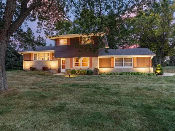 14001 West Sun Valley DRIVE, New Berlin, WI 53151