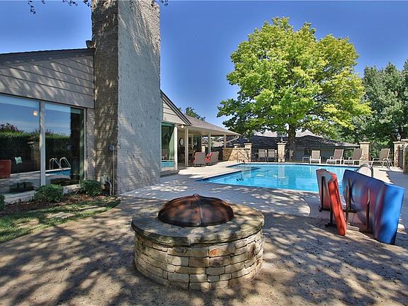 4th image of 3200 Twisted Oak Pl