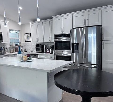 4th image of 9228 Ronda Ave