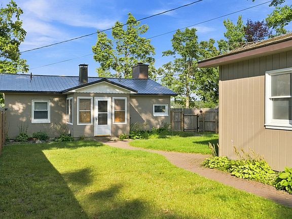 5th image of 4852 Hiawatha Dr
