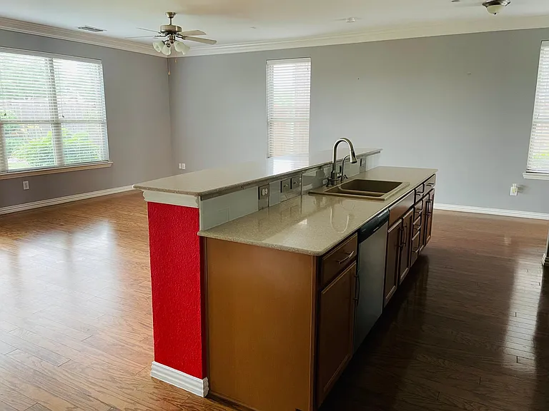 460 Hunt Dr — Photo 6