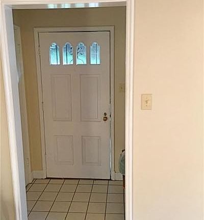 2nd image of 907 Montrose Dr