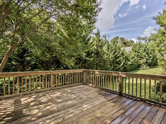 5th image of 701 Briar Way