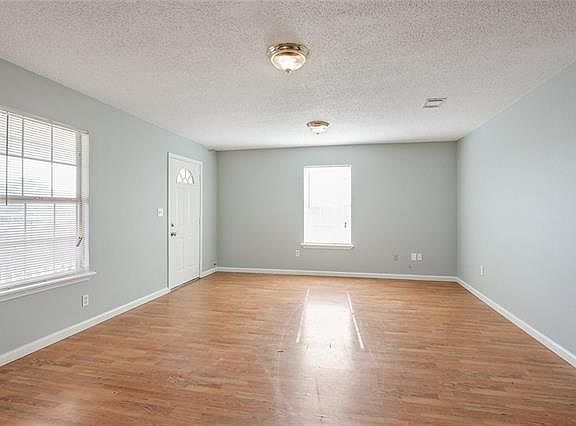 4th image of 8722 Hickory St