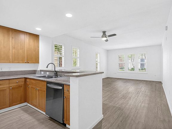 4th image of 520 Lunalilo Home Rd #7115-1