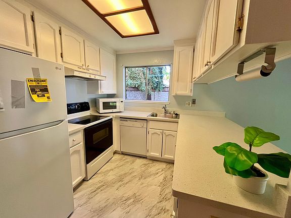 5th image of 561 Giuffrida Ave
