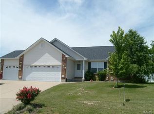 763 Bridgewater Xing, Villa Ridge, MO 63089