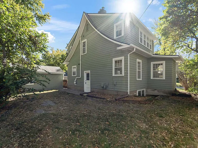 2217 Donald St — Photo 31