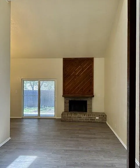 1500 Summer Creek Dr — Photo 4