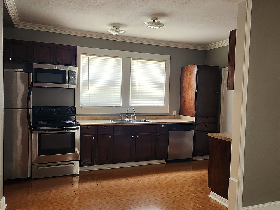 1st image of 2556 Clover St