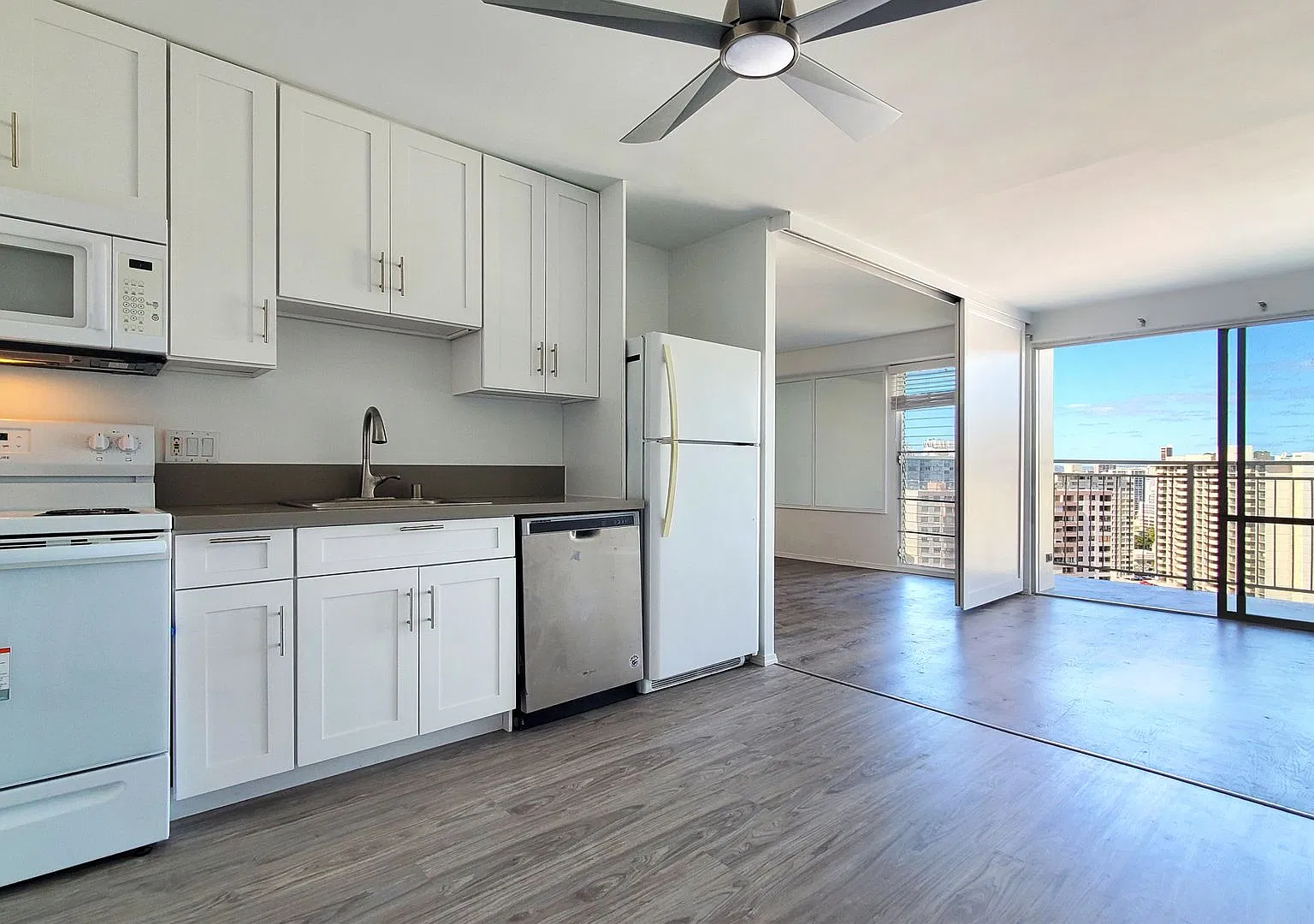For Rent - Kapiolani Manor 1655 Makaloa St. #2102 — Photo 1