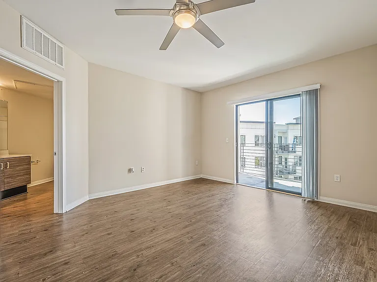 5600 Wilshire — Photo 31