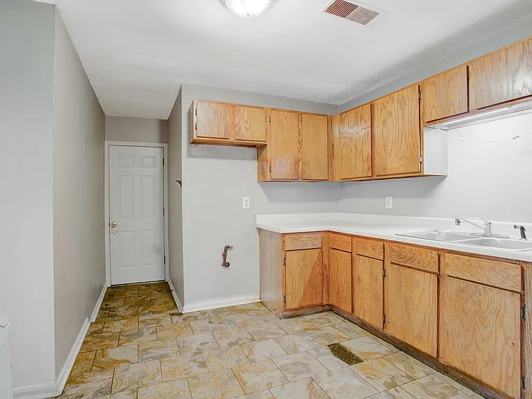 132 N Evergreen St #6 — Photo 9