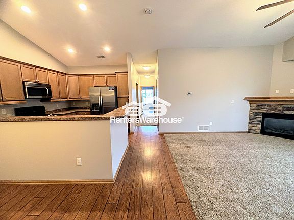 5th image of 2000 Meadow Ct Unit 405